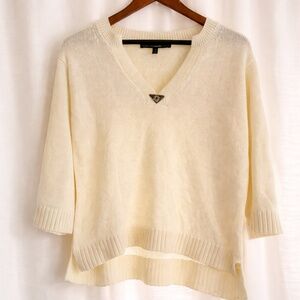 White House Black Market Cream V-Neck Sweater – Small